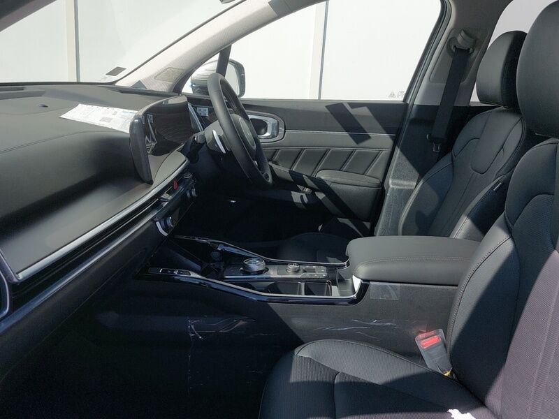 More views of Kia Sorento