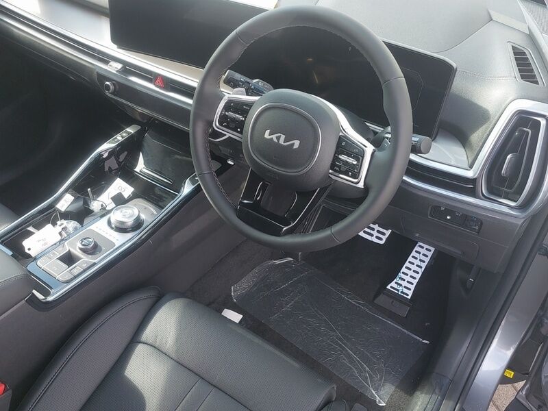 More views of Kia Sorento