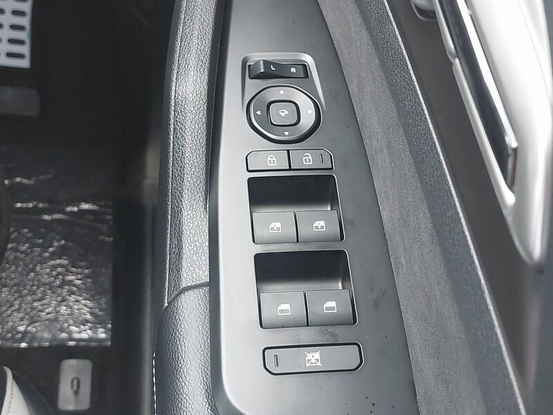 More views of Kia Sportage