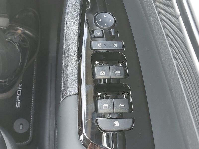 More views of Kia Sportage