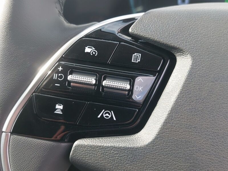 More views of Kia Niro