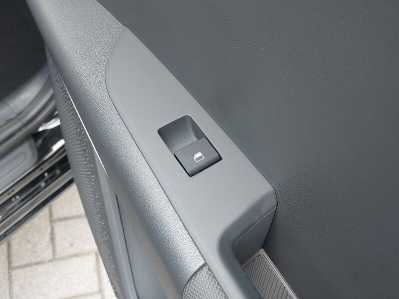 More views of Kia Niro