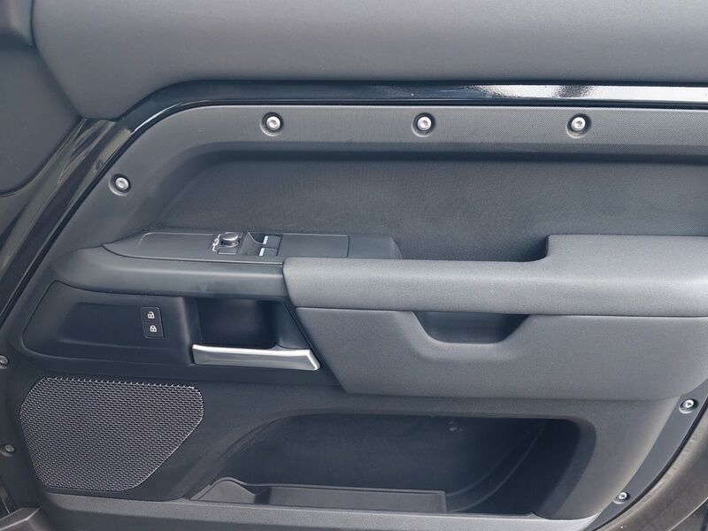 More views of Land Rover Defender
