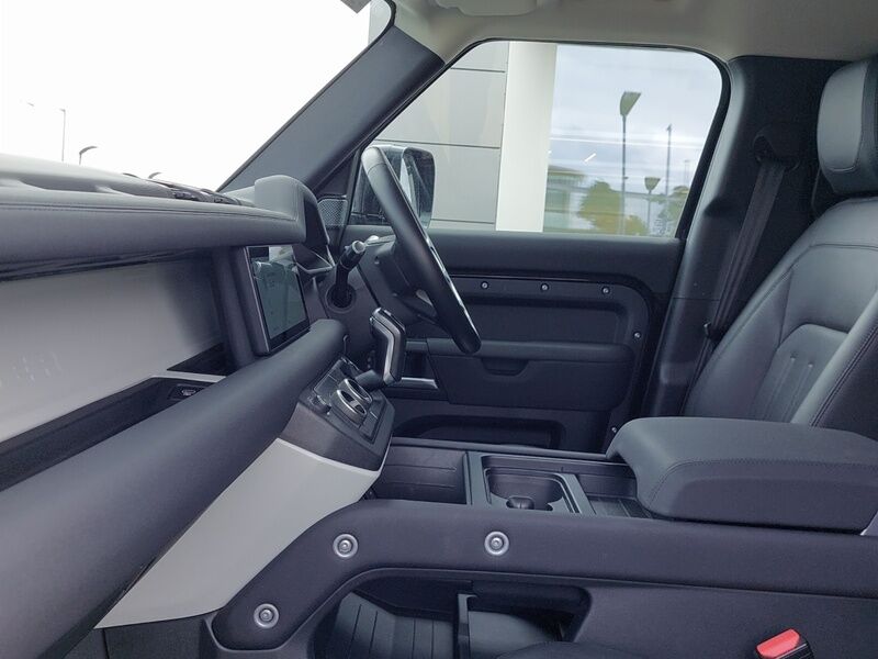 More views of Land Rover Defender