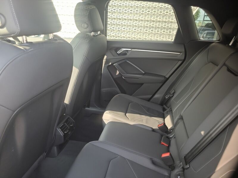 More views of Audi Q3