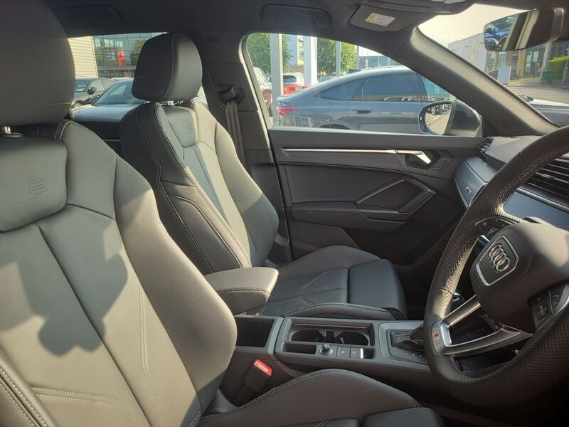 More views of Audi Q3