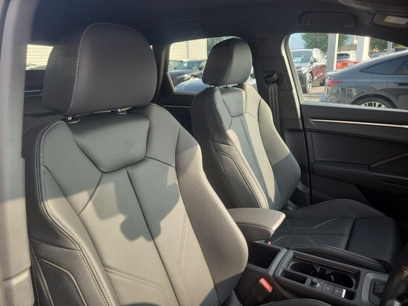 More views of Audi Q3