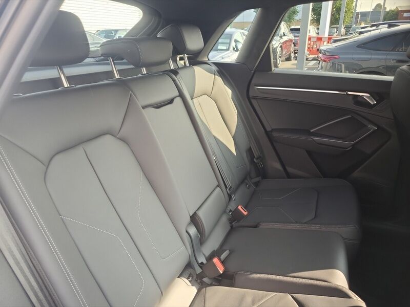 More views of Audi Q3