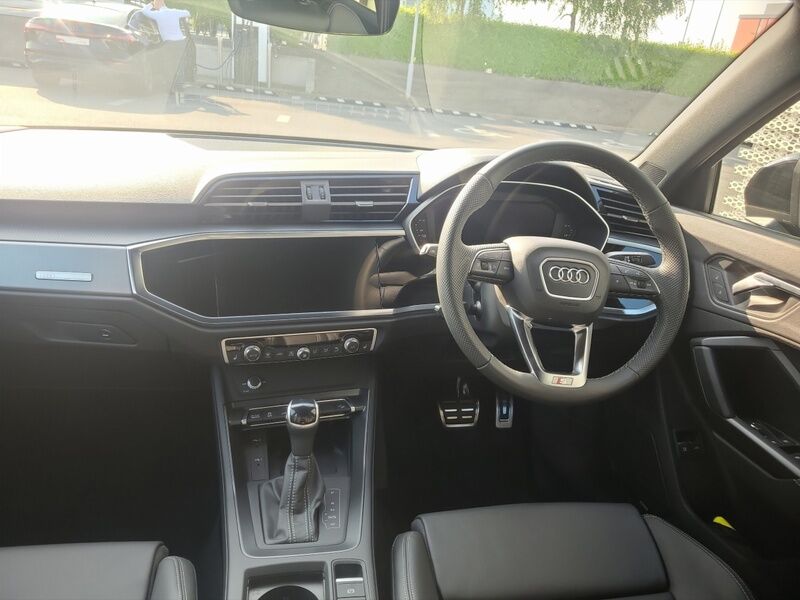 More views of Audi Q3