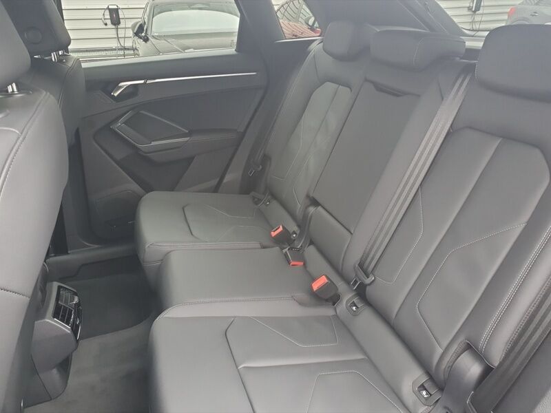 More views of Audi Q3
