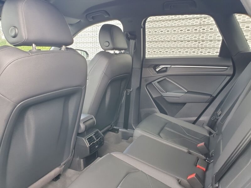 More views of Audi Q3