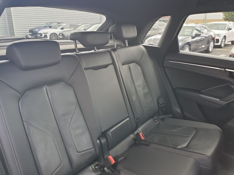 More views of Audi Q3