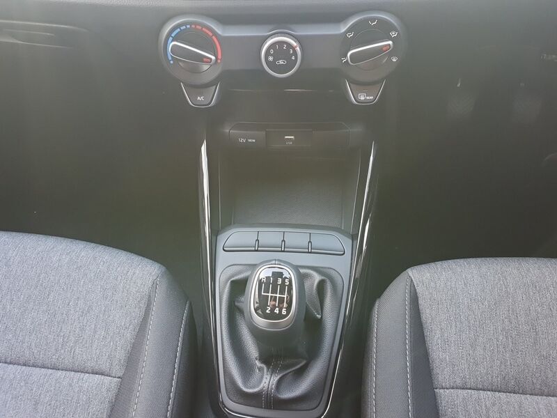 More views of Kia Stonic