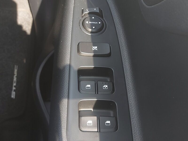 More views of Kia Stonic