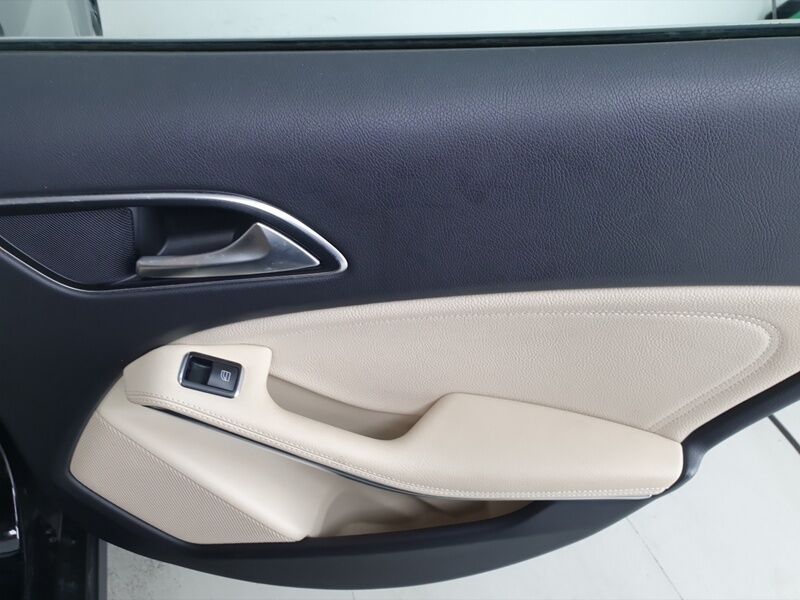 More views of Mercedes-Benz GLA