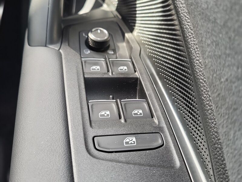 More views of Volkswagen Tayron