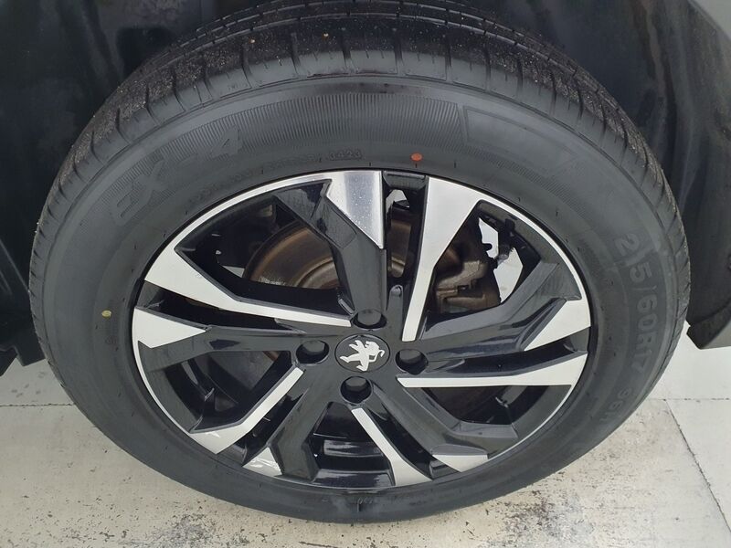 More views of Peugeot 2008