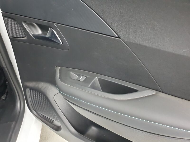 More views of Peugeot 2008