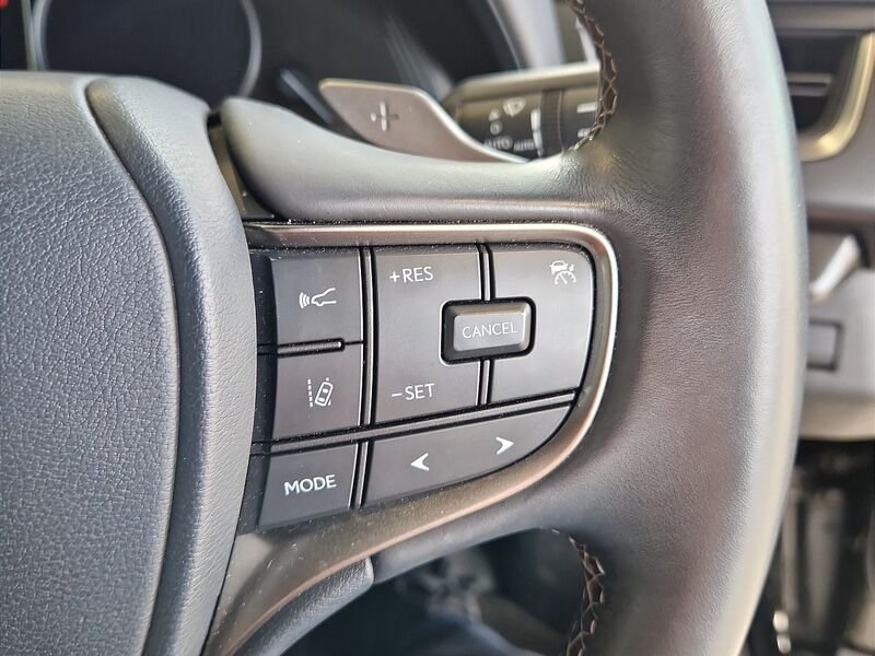 More views of Lexus UX