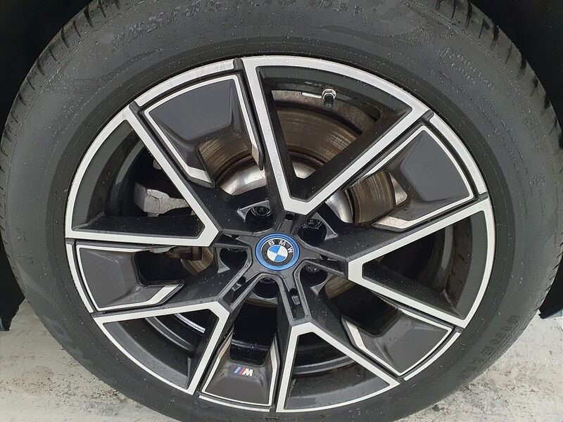 More views of BMW i4