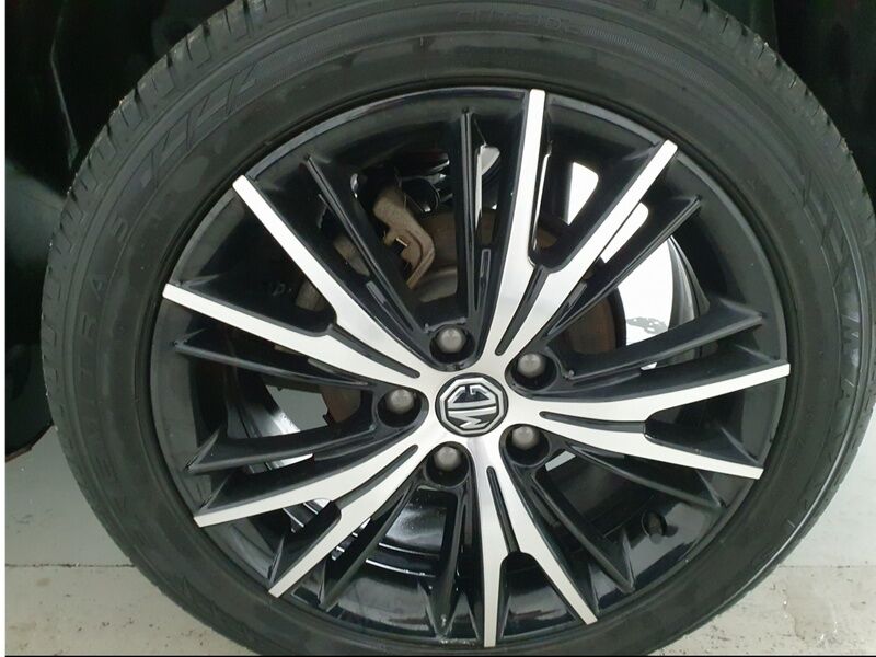 More views of MG MG5