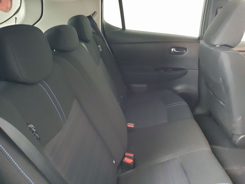 More views of Nissan Leaf