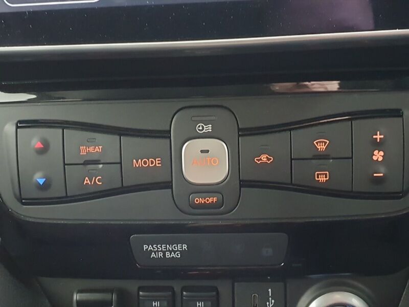 More views of Nissan Leaf