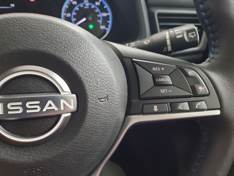 More views of Nissan Leaf