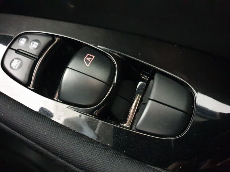 More views of Nissan Leaf
