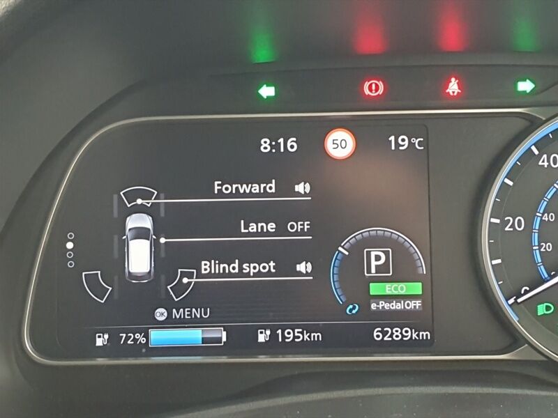 More views of Nissan Leaf