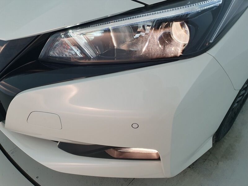 More views of Nissan Leaf
