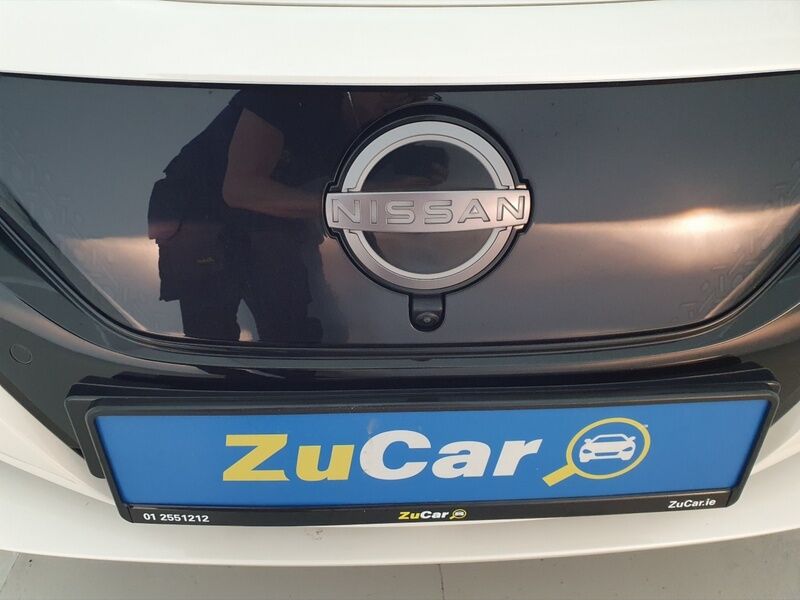 More views of Nissan Leaf