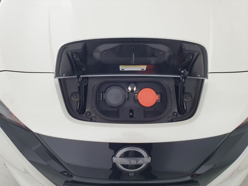 More views of Nissan Leaf