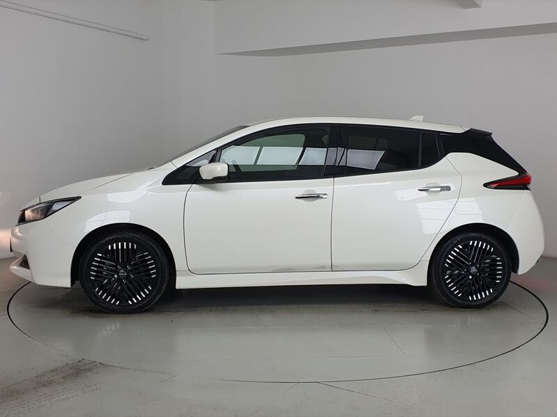 More views of Nissan Leaf
