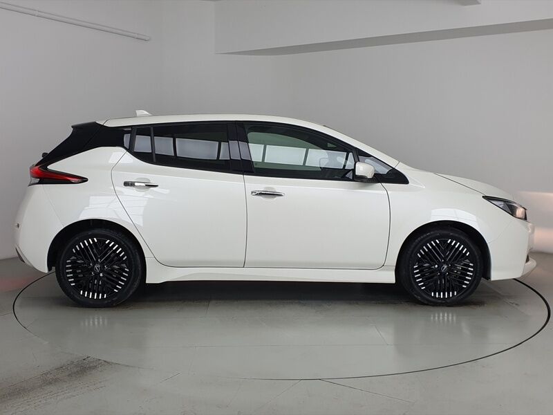 More views of Nissan Leaf