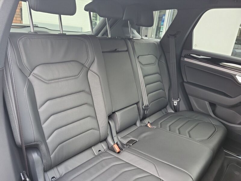 More views of Volkswagen Touareg