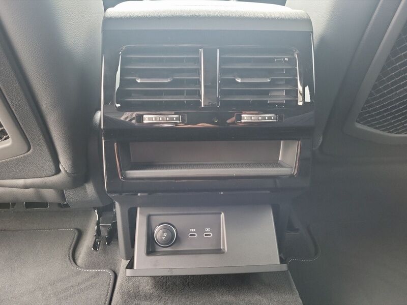 More views of Volkswagen Touareg