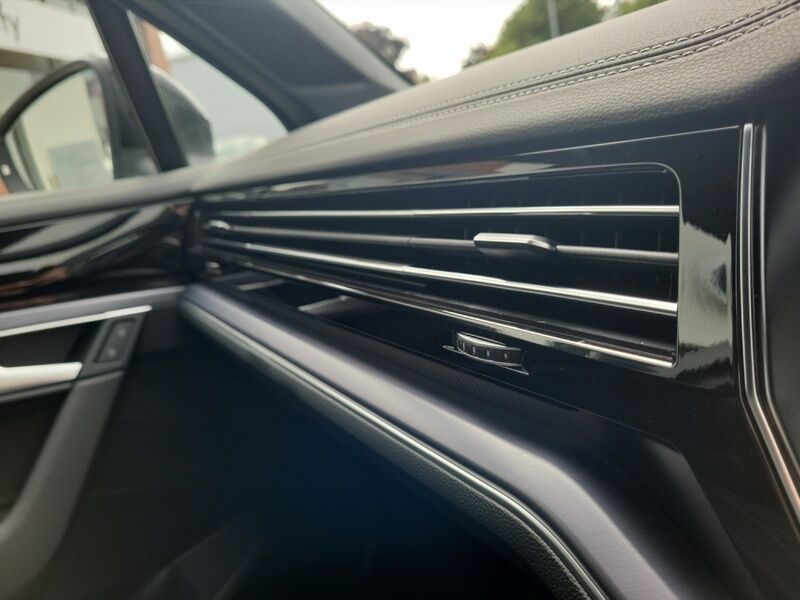 More views of Volkswagen Touareg