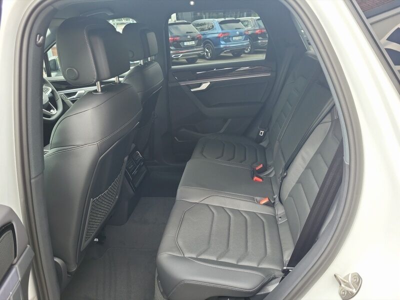 More views of Volkswagen Touareg