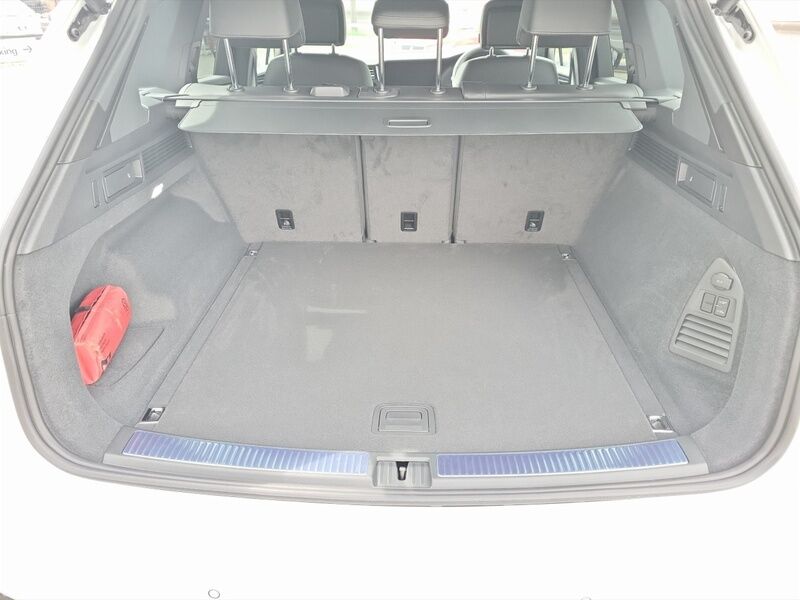 More views of Volkswagen Touareg