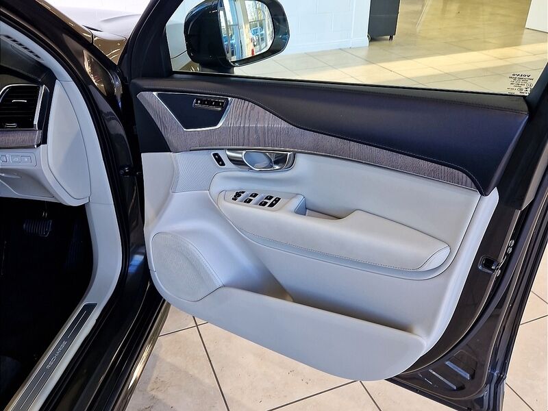 More views of Volvo XC90