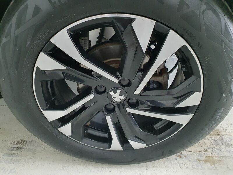 More views of Peugeot 2008