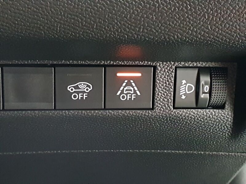 More views of Peugeot 2008