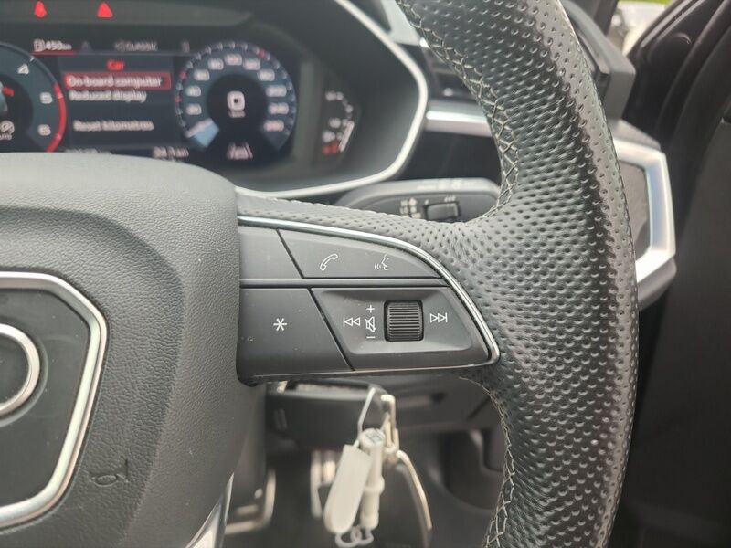 More views of Audi Q3