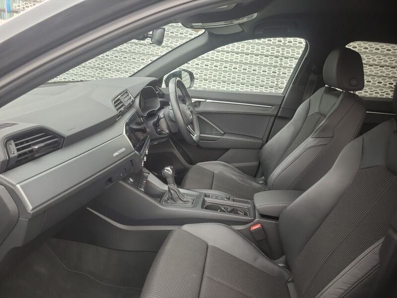 More views of Audi Q3