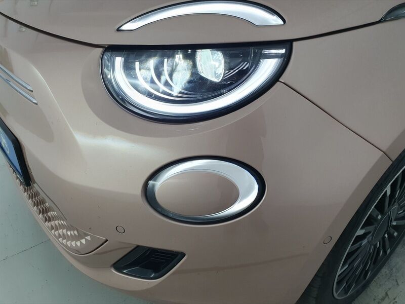 More views of Fiat 500e