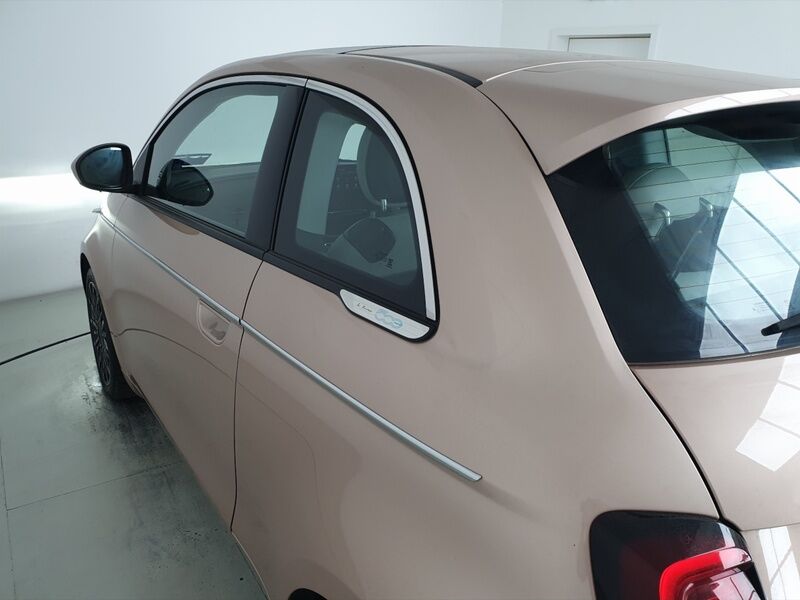 More views of Fiat 500e