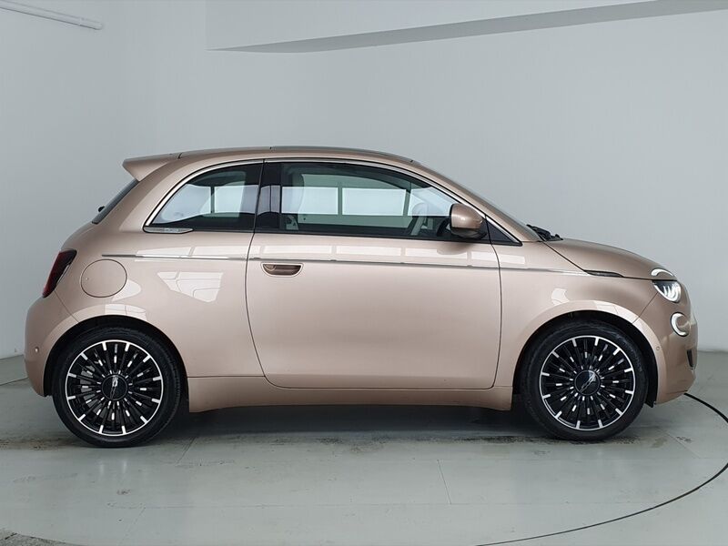 More views of Fiat 500e