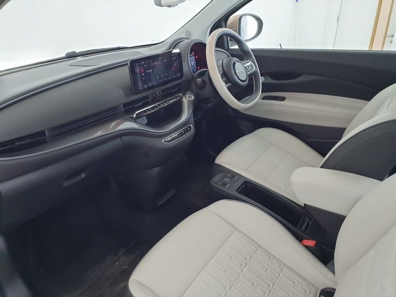 More views of Fiat 500e
