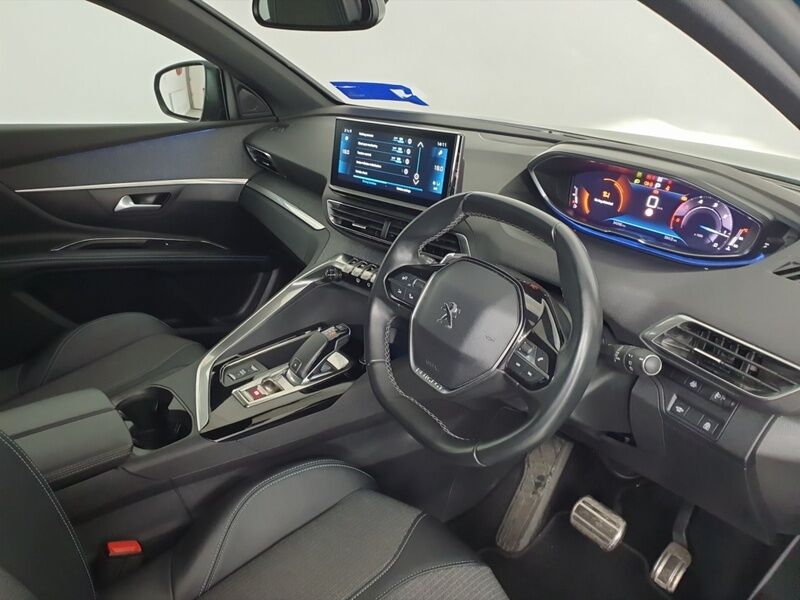 More views of Peugeot 5008